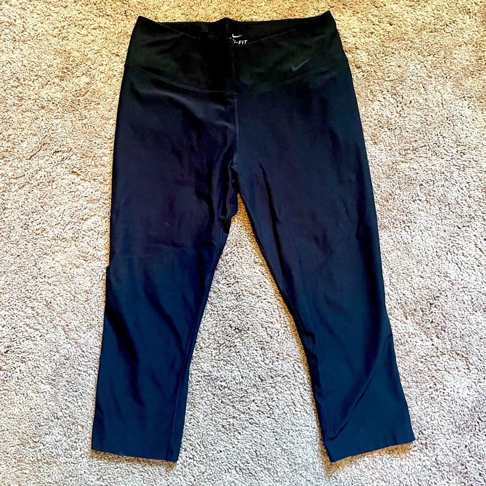 Women’s Nike Dry Fit crop pants- work out wear
